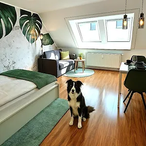 Homely Serenity Greens - Stylisch Studio-apartment With Kitchen - 10 Min To Station, Pet Friendly Apartment